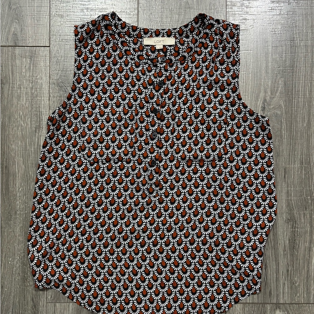 LOFT Black and White Floral Sleeveless Blouse
(0128)
